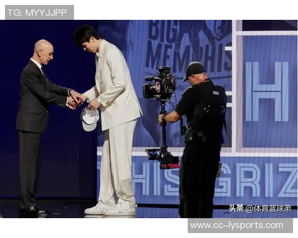 布雷克韦斯利盛赞杨瀚森天赋出众期待他夺得最佳新秀荣誉 布雷克韦斯利盛赞杨瀚森天赋出众期待他夺得最佳新秀荣誉