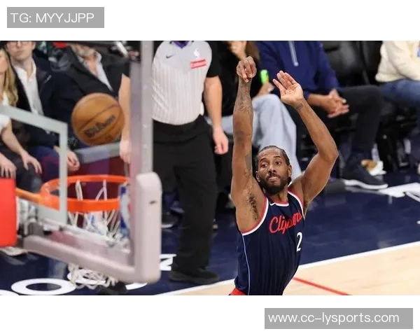 小卡上半场表现抢眼两分全中三分稍显失准罚球稳健贡献17分