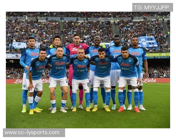 万名那不勒斯球迷现场助威罗马警方面临巨大安保压力