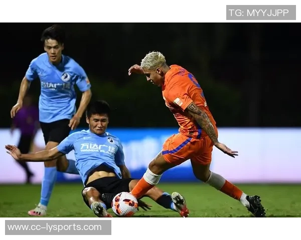 诺伊尔反思失球原因：错误决定与第二落点的失误分析